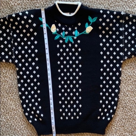 Vintage NWT Black & White Sweater W/ Floral Embroidery Detail - Picture 11 of 11